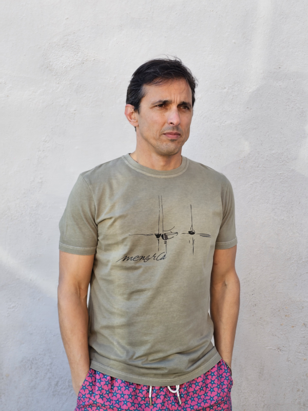 Camiseta Calma caqui claro para hombre, diseño versátil en algodón