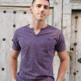 Camiseta New con cuello henley para hombre