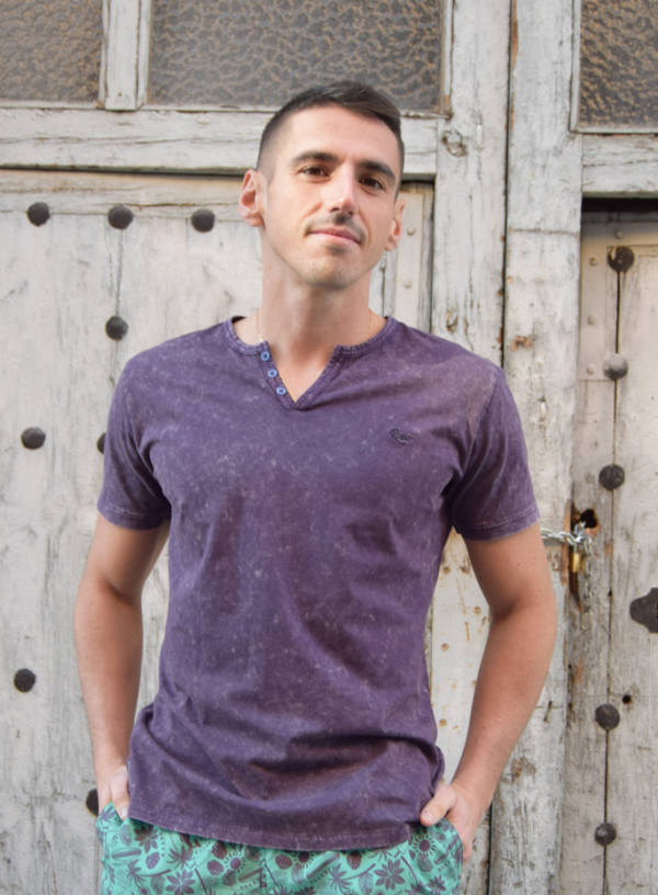 Camiseta New con cuello henley para hombre